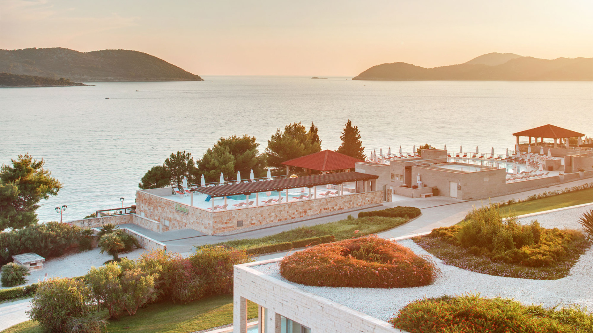 EXPLORE Hotel